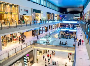 Guardia de seguridad privada en un establecimiento comercial